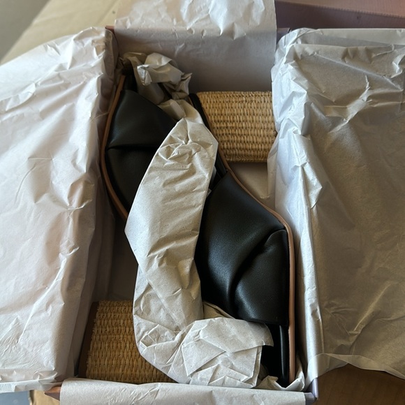 LISA VICKY  Impress Block Heel Sandal Black Rattan Boho Woven Heel - Picture 2 of 4